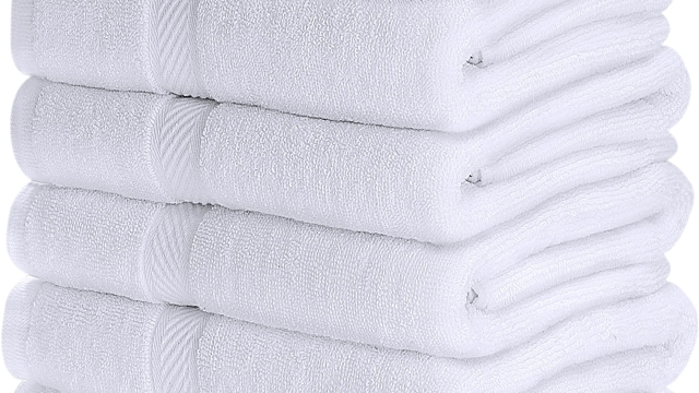 Utopia Towels Paquete de 6 Juego de Toallas de baño, 100% algodón Hilado en Anillo (60 x 120 CM) Mediana, Alta absorción, Secado rápido, Toallas de Hotel, SPA y baño de Primera Calidad (Blanco)